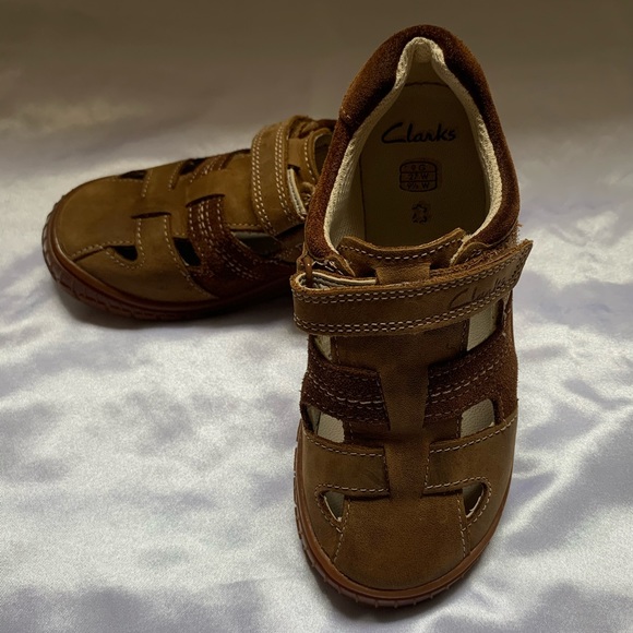 clarks sandals kids brown